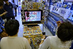 画像ギャラリー No.016のサムネイル画像 / 「アイルーでパズルー」対決が行われたゲームズマーヤでの店頭体験会をレポート。「ハギとこ」に出演できるかもしれない店頭体験会は8月7日に仙台で実施 