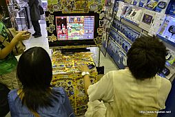 画像ギャラリー No.019のサムネイル画像 / 「アイルーでパズルー」対決が行われたゲームズマーヤでの店頭体験会をレポート。「ハギとこ」に出演できるかもしれない店頭体験会は8月7日に仙台で実施 