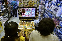 画像ギャラリー No.023のサムネイル画像 / 「アイルーでパズルー」対決が行われたゲームズマーヤでの店頭体験会をレポート。「ハギとこ」に出演できるかもしれない店頭体験会は8月7日に仙台で実施 
