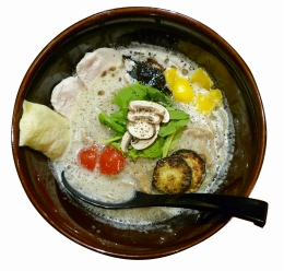 画像ギャラリー No.005のサムネイル画像 / 「なめこ栽培キット」とソラノイロ トンコツ＆キノコのコラボラーメンが12月10日から発売