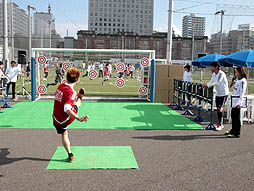 画像ギャラリー No.002のサムネイル画像 / エレクトロニック・アーツ,「FIFA 13」のリリースを記念した「FIFA13 体感パーク」を開催