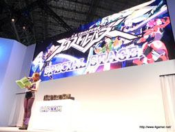 画像ギャラリー No.001のサムネイル画像 / ［TGS 2012］水着姿？での戦闘シーン入りのPVも上映された「エクストルーパーズ」ステージをレポート。TGS会場で試遊すると“餃子の王将”の割引券がもらえるサービスも