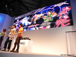 画像ギャラリー No.009のサムネイル画像 / ［TGS 2012］水着姿？での戦闘シーン入りのPVも上映された「エクストルーパーズ」ステージをレポート。TGS会場で試遊すると“餃子の王将”の割引券がもらえるサービスも