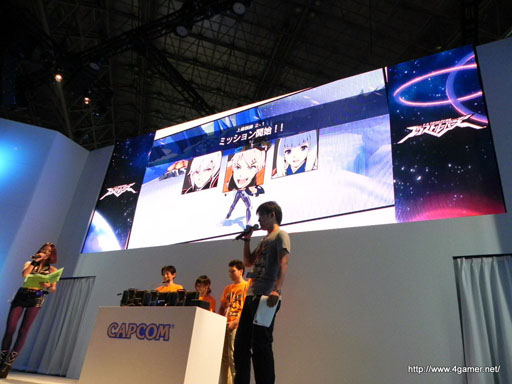 画像ギャラリー No.017のサムネイル画像 / ［TGS 2012］水着姿？での戦闘シーン入りのPVも上映された「エクストルーパーズ」ステージをレポート。TGS会場で試遊すると“餃子の王将”の割引券がもらえるサービスも
