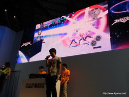画像ギャラリー No.019のサムネイル画像 / ［TGS 2012］水着姿？での戦闘シーン入りのPVも上映された「エクストルーパーズ」ステージをレポート。TGS会場で試遊すると“餃子の王将”の割引券がもらえるサービスも
