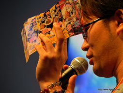画像ギャラリー No.025のサムネイル画像 / ［TGS 2012］水着姿？での戦闘シーン入りのPVも上映された「エクストルーパーズ」ステージをレポート。TGS会場で試遊すると“餃子の王将”の割引券がもらえるサービスも