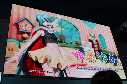 画像ギャラリー No.032のサムネイル画像 / ［TGS 2012］「初音ミク Project DIVA Arcade」に「Project mirai」から4曲が追加。開発陣トークが盛りだくさんの「オビでぃばっ！（2日目）」