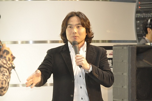 画像ギャラリー No.002のサムネイル画像 / ラッピングカーのトークで会場は爆笑。近藤 隆さん,代永 翼さん,小野坂 昌也さん出演の「アムラックス×テイルズ オブ エクシリア2 」イベントレポート