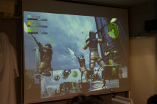 画像ギャラリー No.006のサムネイル画像 / 実写「地球防衛軍」で“トップグラドル”がペイルウィングを熱演。「地球防衛軍3 PORTABLE THE COMMERCIAL」の日本一B級な製作発表会をレポート