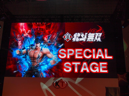 画像ギャラリー No.002のサムネイル画像 / ［TGS 2012］「真・北斗無双」のイベントステージレポート。小西克幸さんと伊藤かなえさんがプレイを披露