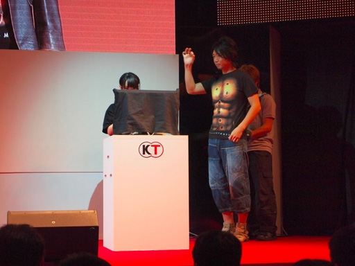 画像ギャラリー No.004のサムネイル画像 / ［TGS 2012］「真・北斗無双」のイベントステージレポート。小西克幸さんと伊藤かなえさんがプレイを披露