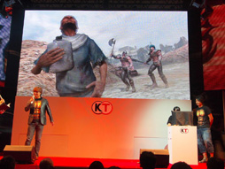 画像ギャラリー No.007のサムネイル画像 / ［TGS 2012］「真・北斗無双」のイベントステージレポート。小西克幸さんと伊藤かなえさんがプレイを披露