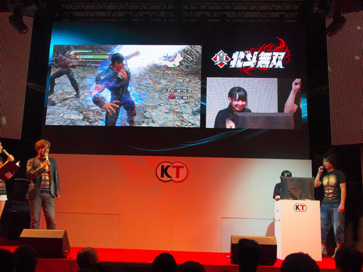 画像ギャラリー No.008のサムネイル画像 / ［TGS 2012］「真・北斗無双」のイベントステージレポート。小西克幸さんと伊藤かなえさんがプレイを披露