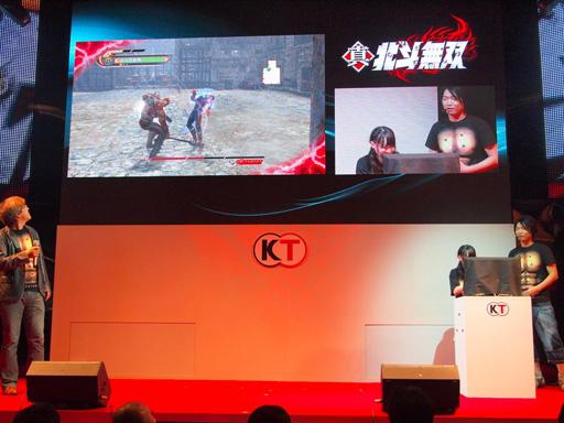 画像ギャラリー No.010のサムネイル画像 / ［TGS 2012］「真・北斗無双」のイベントステージレポート。小西克幸さんと伊藤かなえさんがプレイを披露