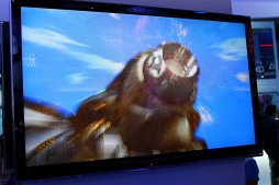 画像ギャラリー No.008のサムネイル画像 / ［E3 2012］プラチナゲームズの「Project P-100」（仮題）は，“自販機マン”や“便器マン”といったヒーローの一団が戦う新作アクション。直撮りムービー付きのプレイレポートを掲載