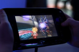 画像ギャラリー No.015のサムネイル画像 / ［E3 2012］プラチナゲームズの「Project P-100」（仮題）は，“自販機マン”や“便器マン”といったヒーローの一団が戦う新作アクション。直撮りムービー付きのプレイレポートを掲載