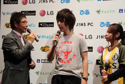 画像ギャラリー No.028のサムネイル画像 / 「第4回 eスポーツ JAPAN CUP」が開催。「FIFA 13」「StarCraft II」「鉄拳タッグトーナメント2」にて繰り広げられた決勝をレポート