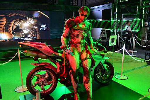 画像ギャラリー No.001のサムネイル画像 / 初出展となる「Warframe」ブースをレポート。「1999」に登場するAtomicycleとArthurの等身大スタチューや試遊台を設置［TGS2024］