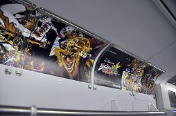画像ギャラリー No.011のサムネイル画像 / 「ジョジョの奇妙な冒険 オールスターバトル」が山手線をジャックゥゥッ！　ジョジョで埋め尽くされた「ジョジョASB トレイン」をレポート