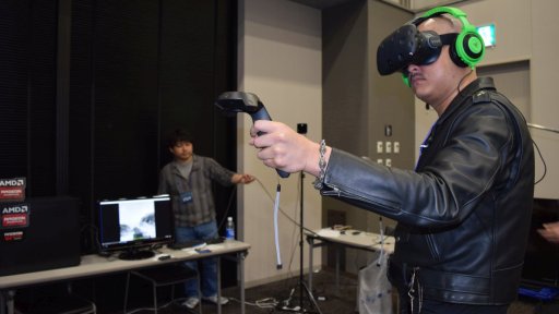 画像ギャラリー No.017のサムネイル画像 / 「マブラヴ」とVRが融合を果たした“始まりの日”。吉宗鋼紀氏のトークセッションも実施された「Muv-Luv × HTC Vive 体験会」レポート