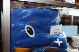 画像ギャラリー No.004のサムネイル画像 / ［TGS 2012］日本一ソフトウェア，一般公開日の早朝に“神様と運命革命のくじびき抽選券”を海浜幕張駅前で配布。なんだかいろいろ当たるかも？