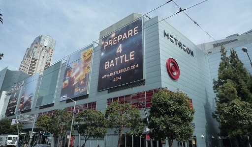 画像ギャラリー No.001のサムネイル画像 / ［GDC 2013］「BF4」の巨大な看板をGDC 2013会場の前で発見