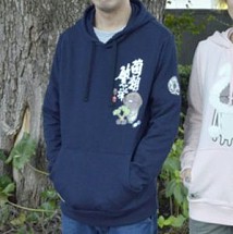 画像ギャラリー No.008のサムネイル画像 / 「なめこ栽培キット」，イベント会場限定「トレーナー」＆「パーカー」2種が11月中旬発売。「師匠なめこ」などのぬいぐるみ4種も発売中