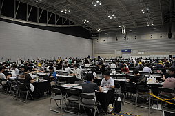 画像ギャラリー No.020のサムネイル画像 / 「しろくろフェス2016」が8月14日17:00まで開催中。今年で4回めを迎えた,ブシロードの24時間カードゲームイベント