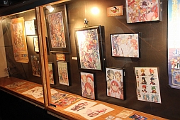 画像ギャラリー No.012のサムネイル画像 / 「サモンナイト5」とufotabale Cafeがコラボ。オリジナルメニューやグッズ，「サモンナイト」一色の店内が紹介されたお披露目会の模様をレポート