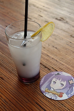 画像ギャラリー No.022のサムネイル画像 / 「サモンナイト5」とufotabale Cafeがコラボ。オリジナルメニューやグッズ，「サモンナイト」一色の店内が紹介されたお披露目会の模様をレポート