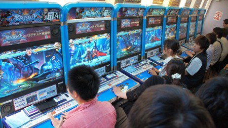 画像ギャラリー No.002のサムネイル画像 / 「BLAZBLUE CHRONOPHANTASMA Ver.2.0」直撮りプレイムービー。新キャラのセリカ,ラムダをプランナーの加藤京平氏が解説