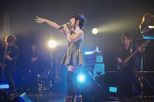画像ギャラリー No.004のサムネイル画像 / Zepp Tokyoを蒼く染め上げた「BLAZBLUE　MUSIC LIVE 2015」をレポート。森利道氏と石渡太輔氏へのインタビューも合わせて掲載
