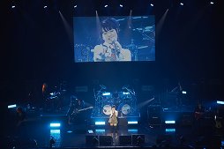 画像ギャラリー No.006のサムネイル画像 / Zepp Tokyoを蒼く染め上げた「BLAZBLUE　MUSIC LIVE 2015」をレポート。森利道氏と石渡太輔氏へのインタビューも合わせて掲載