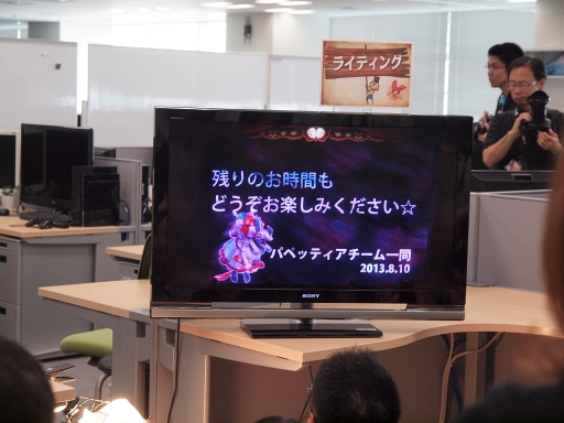 画像ギャラリー No.018のサムネイル画像 / 声優・藤原啓治さんも登場した「パペッティア」制作スタジオ潜入ツアーをレポート。開発スタッフが数々のサプライズでおもてなし