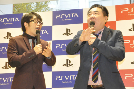 画像ギャラリー No.002のサムネイル画像 / アントニオ猪木さんがPS3/PS Vitaの「スターターパック」購入者に闘魂注入。ドランクドラゴンも登場した「猪木のビンタもツイてるパック」発売記念イベント