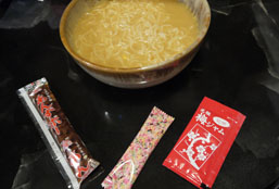 画像ギャラリー No.008のサムネイル画像 / ［TGS 2012］なんでチョコとあんずボー入れたの!?　D3Pの物販ブースで売っていた「ドリームクラブ」亜麻音さんのラーメンがヤバイ件につきまして