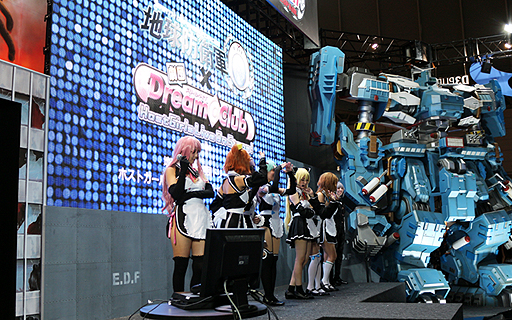 画像ギャラリー No.001のサムネイル画像 / ［TGS 2014］魅杏のピュアなプレイで怪獣を撃退。「地球防衛軍×劇団ドリームクラブ ホストガール（or代表）スペシャルLIVEオンステージ」をレポート