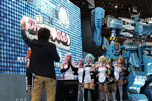 画像ギャラリー No.003のサムネイル画像 / ［TGS 2014］魅杏のピュアなプレイで怪獣を撃退。「地球防衛軍×劇団ドリームクラブ ホストガール（or代表）スペシャルLIVEオンステージ」をレポート