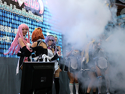 画像ギャラリー No.006のサムネイル画像 / ［TGS 2014］魅杏のピュアなプレイで怪獣を撃退。「地球防衛軍×劇団ドリームクラブ ホストガール（or代表）スペシャルLIVEオンステージ」をレポート