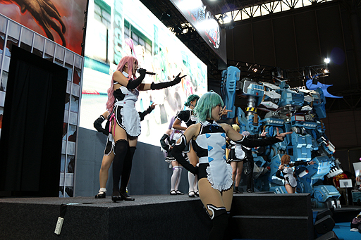 画像ギャラリー No.017のサムネイル画像 / ［TGS 2014］魅杏のピュアなプレイで怪獣を撃退。「地球防衛軍×劇団ドリームクラブ ホストガール（or代表）スペシャルLIVEオンステージ」をレポート