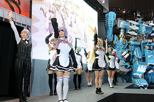画像ギャラリー No.024のサムネイル画像 / ［TGS 2014］魅杏のピュアなプレイで怪獣を撃退。「地球防衛軍×劇団ドリームクラブ ホストガール（or代表）スペシャルLIVEオンステージ」をレポート