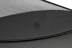 画像ギャラリー No.007のサムネイル画像 / 「究極のキャラ弁」を収めるPS3型の“お重”が完成。木工職人の技とレーザー加工で実物を再現，しかも表面は京都の職人の手による漆塗り