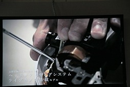 画像ギャラリー No.004のサムネイル画像 / ［TGS 2012］「.hackの世界」実現も近い？ ソニーの特製ヘッドマウントディスプレイを使った仮想現実実験にサイバーコネクトツー松山氏驚く