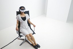 画像ギャラリー No.015のサムネイル画像 / ［TGS 2012］「.hackの世界」実現も近い？ ソニーの特製ヘッドマウントディスプレイを使った仮想現実実験にサイバーコネクトツー松山氏驚く