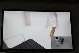 画像ギャラリー No.019のサムネイル画像 / ［TGS 2012］「.hackの世界」実現も近い？ ソニーの特製ヘッドマウントディスプレイを使った仮想現実実験にサイバーコネクトツー松山氏驚く
