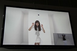 画像ギャラリー No.020のサムネイル画像 / ［TGS 2012］「.hackの世界」実現も近い？ ソニーの特製ヘッドマウントディスプレイを使った仮想現実実験にサイバーコネクトツー松山氏驚く