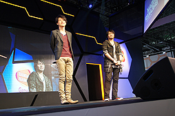 画像ギャラリー No.002のサムネイル画像 / ［TGS 2013］「真・ガンダム無双」とPSVita版「ガンダムブレイカー」で，声優の鈴村健一さん＆中村悠一さんが実機プレイを披露