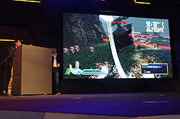 画像ギャラリー No.006のサムネイル画像 / ［TGS 2013］「真・ガンダム無双」とPSVita版「ガンダムブレイカー」で，声優の鈴村健一さん＆中村悠一さんが実機プレイを披露