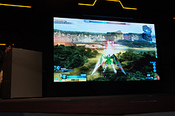 画像ギャラリー No.015のサムネイル画像 / ［TGS 2013］「真・ガンダム無双」とPSVita版「ガンダムブレイカー」で，声優の鈴村健一さん＆中村悠一さんが実機プレイを披露