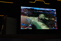 画像ギャラリー No.016のサムネイル画像 / ［TGS 2013］「真・ガンダム無双」とPSVita版「ガンダムブレイカー」で，声優の鈴村健一さん＆中村悠一さんが実機プレイを披露